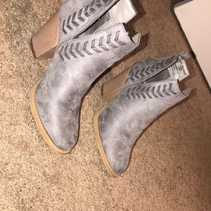 Dominique Nicole boots/heels